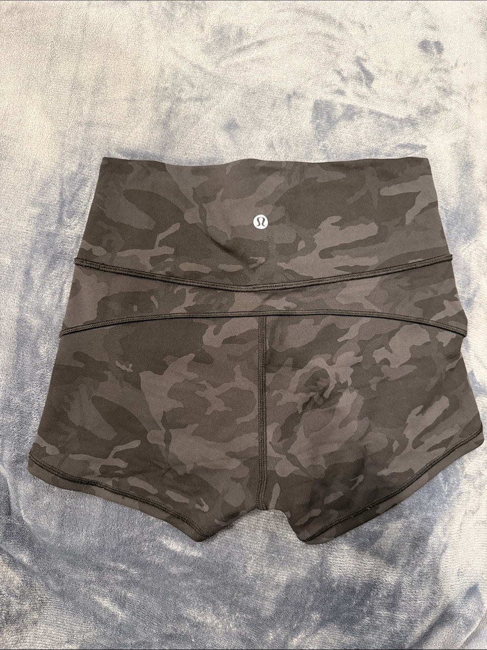 lululemon athletica High-Rise Camo Performance Shorts - Black/Gray
